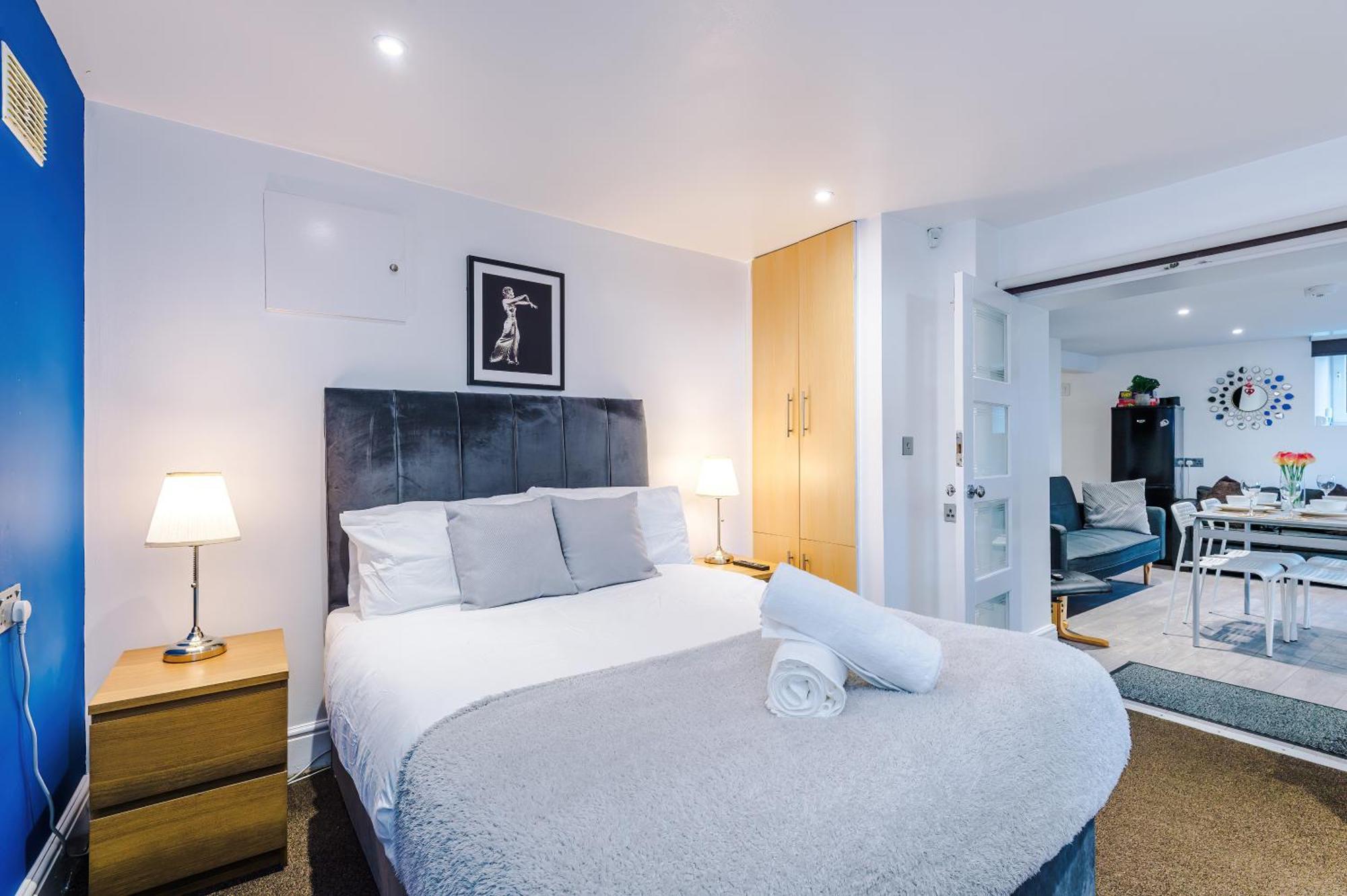 Apartment Free Parking! Two Bedroom In By Eason Stays, Ideal For Weekend Getaways, Hospital Placements & Business Travellers *