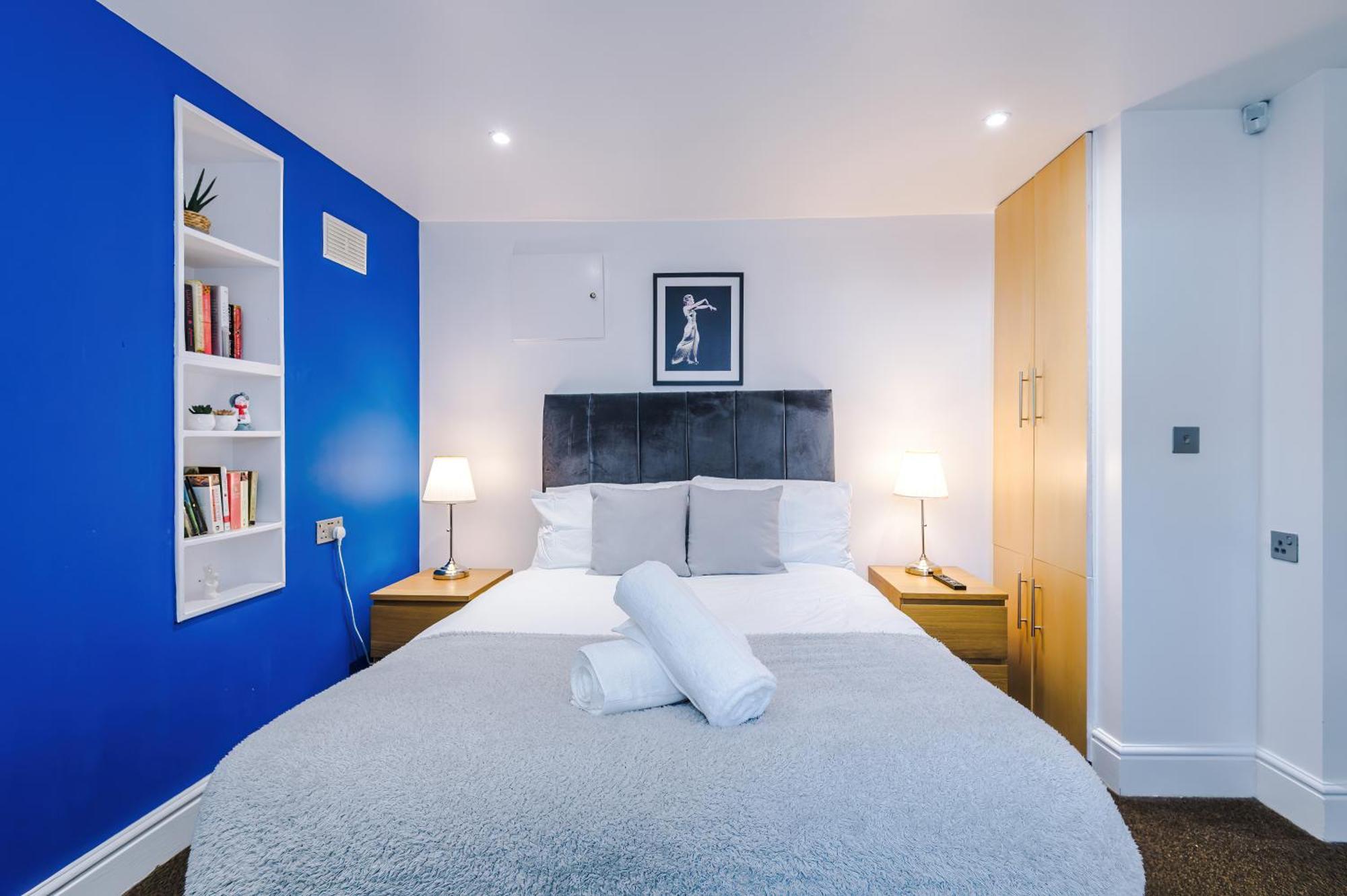 Apartment Free Parking! Two Bedroom In By Eason Stays, Ideal For Weekend Getaways, Hospital Placements & Business Travellers