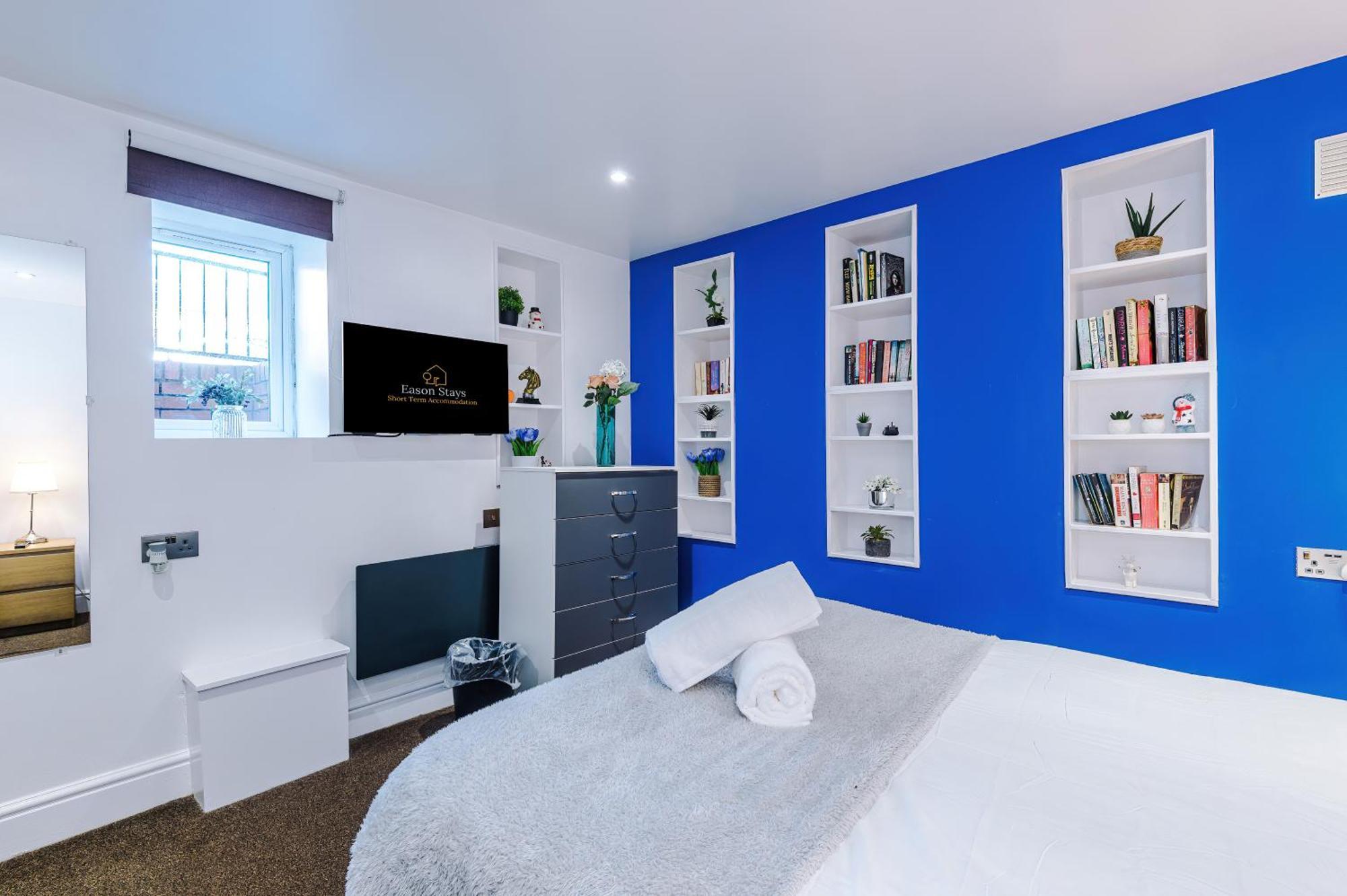 Free Parking! Two Bedroom In By Eason Stays, Ideal For Weekend Getaways, Hospital Placements & Business Travellers Apartment *