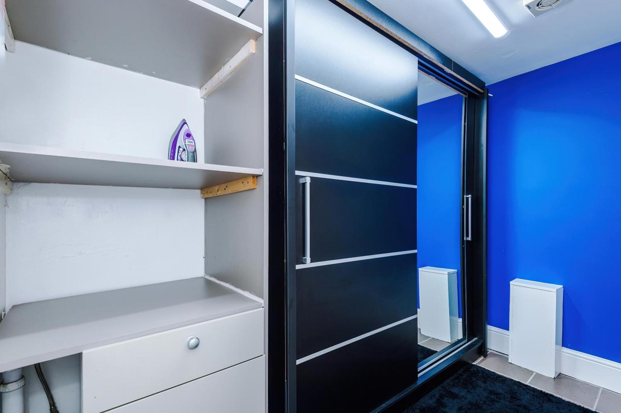 Free Parking! Two Bedroom In By Eason Stays, Ideal For Weekend Getaways, Hospital Placements & Business Travellers Apartment *