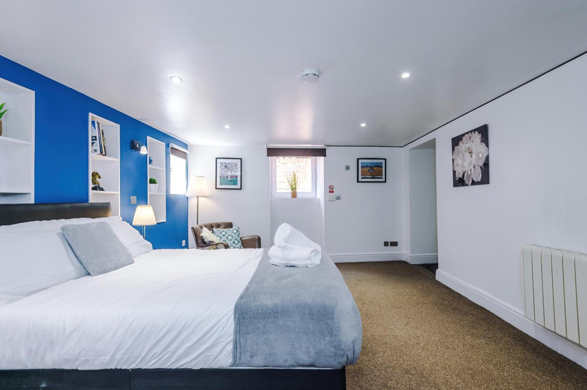 Free Parking! Two Bedroom In By Eason Stays, Ideal For Weekend Getaways, Hospital Placements & Business Travellers Sheffield