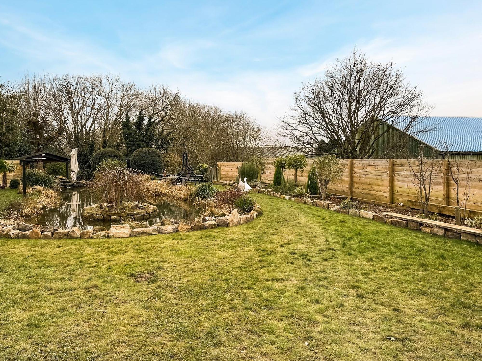 Holiday home Peartree *