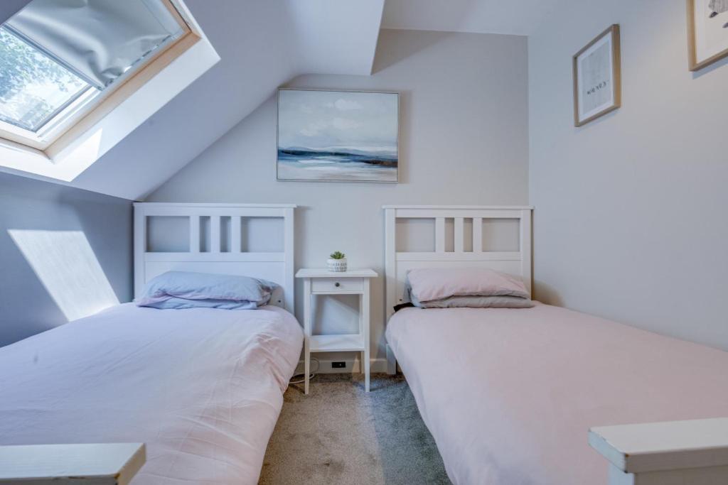 Spacious & Stylish 5br Townhouse - Free Parking *