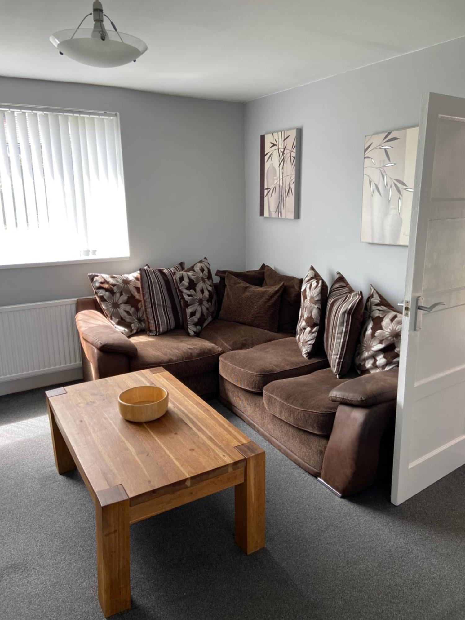 View 2 Bed House Free Parking Sheffield