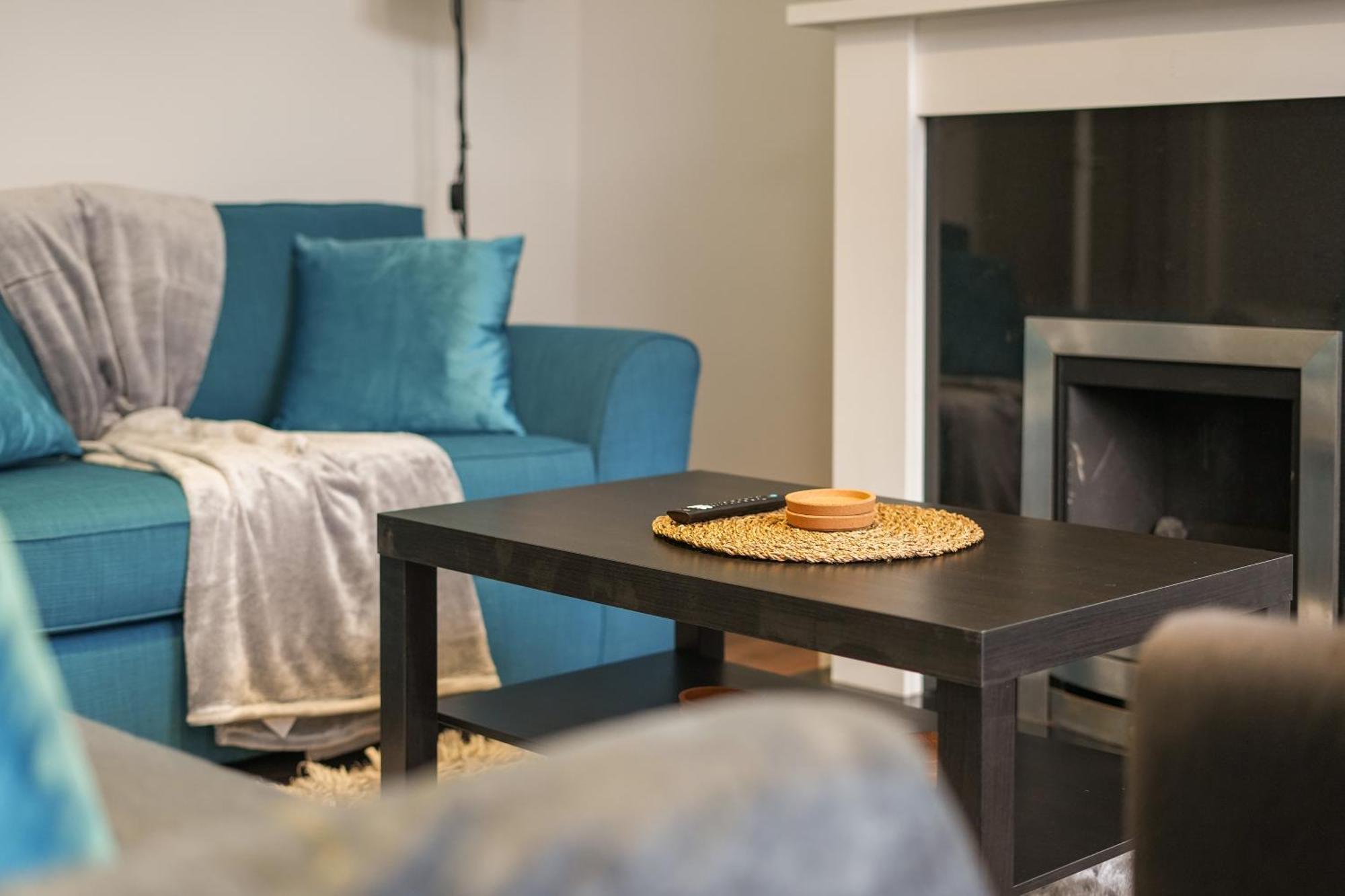 Spacious House Sleeps 8 With 3 Bedrooms Wifi * Sheffield
