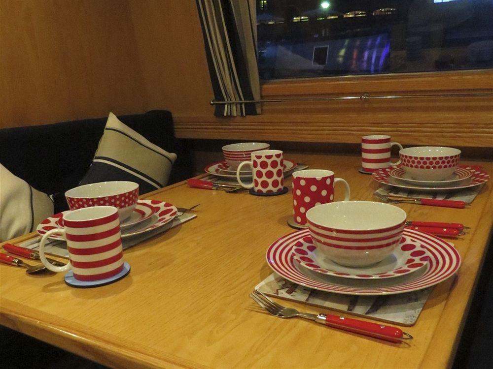 Hotel Houseboat Sheffield
