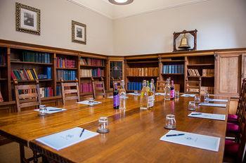 Hotel Halifax Hall 4*