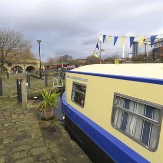 Houseboat Hotel 3*