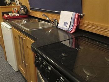 Houseboat Hotel Sheffield