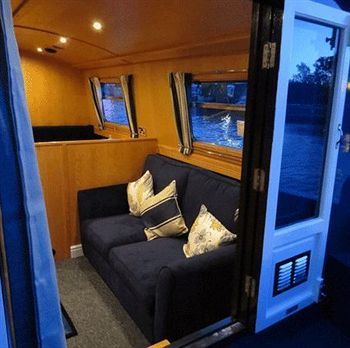 Houseboat 3*