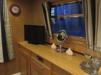 Houseboat Hotel