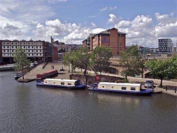 Houseboat Hotel 3*