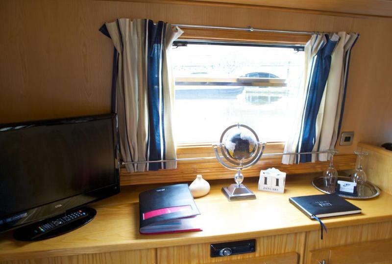 Hotel Houseboat 3*