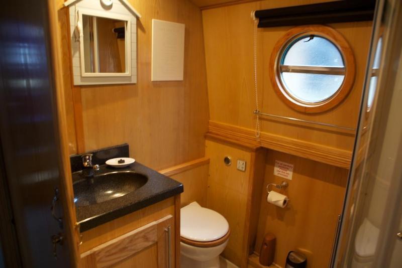 Houseboat Hotel Sheffield