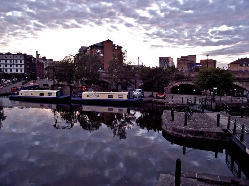 Houseboat Sheffield