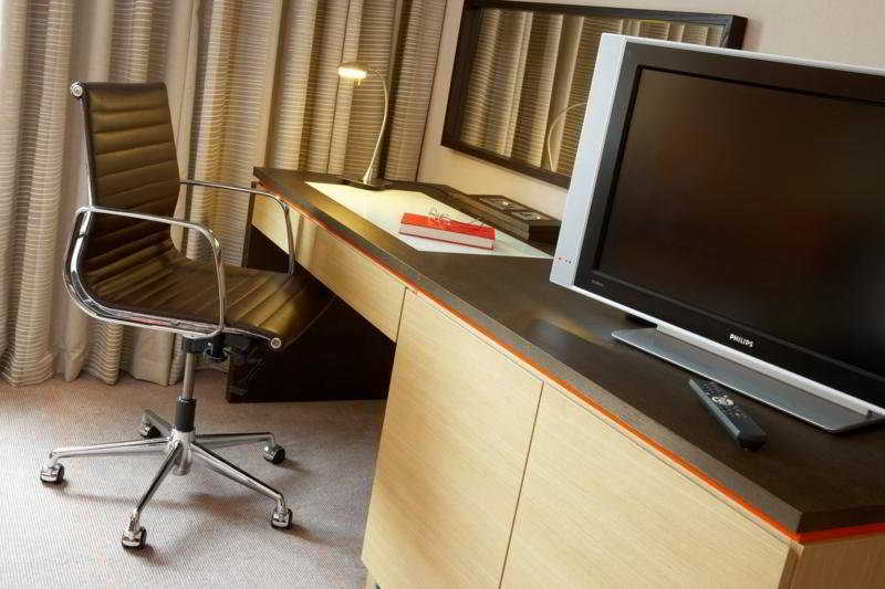 Western The Quays Hotel 4*