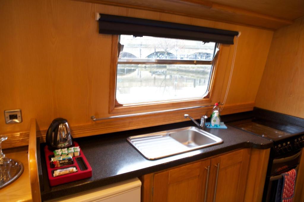Houseboat Sheffield
