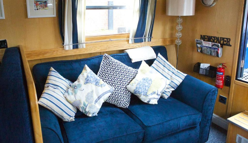 Houseboat 3*