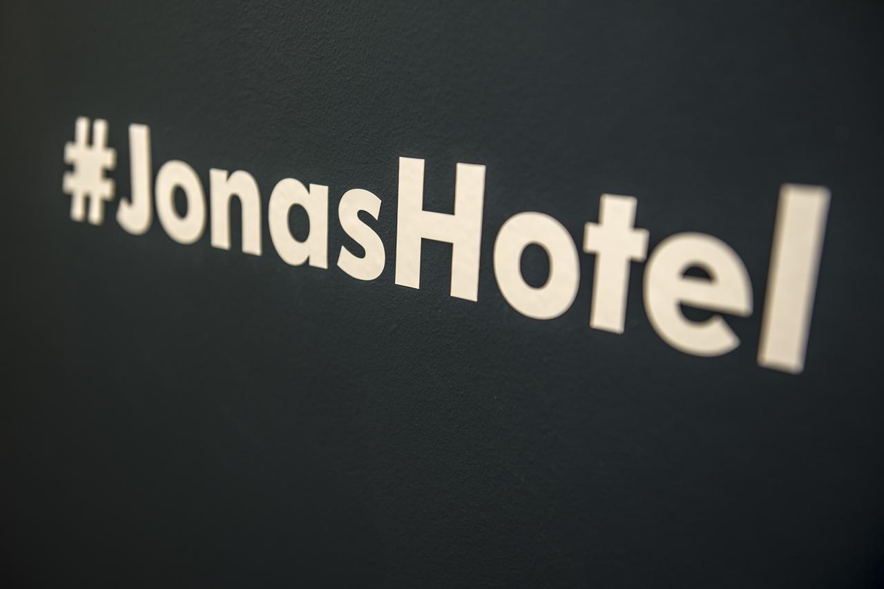Jonas Capsule hotel 2*