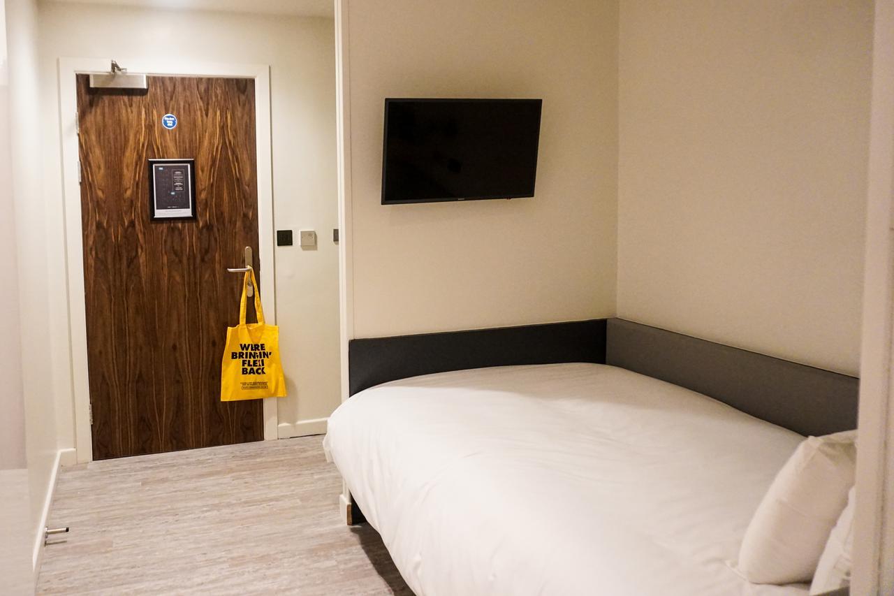 Jonas Capsule hotel 2*