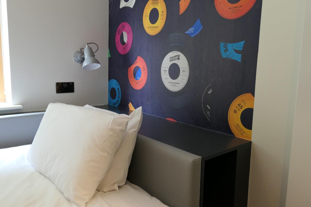 Jonas Capsule hotel