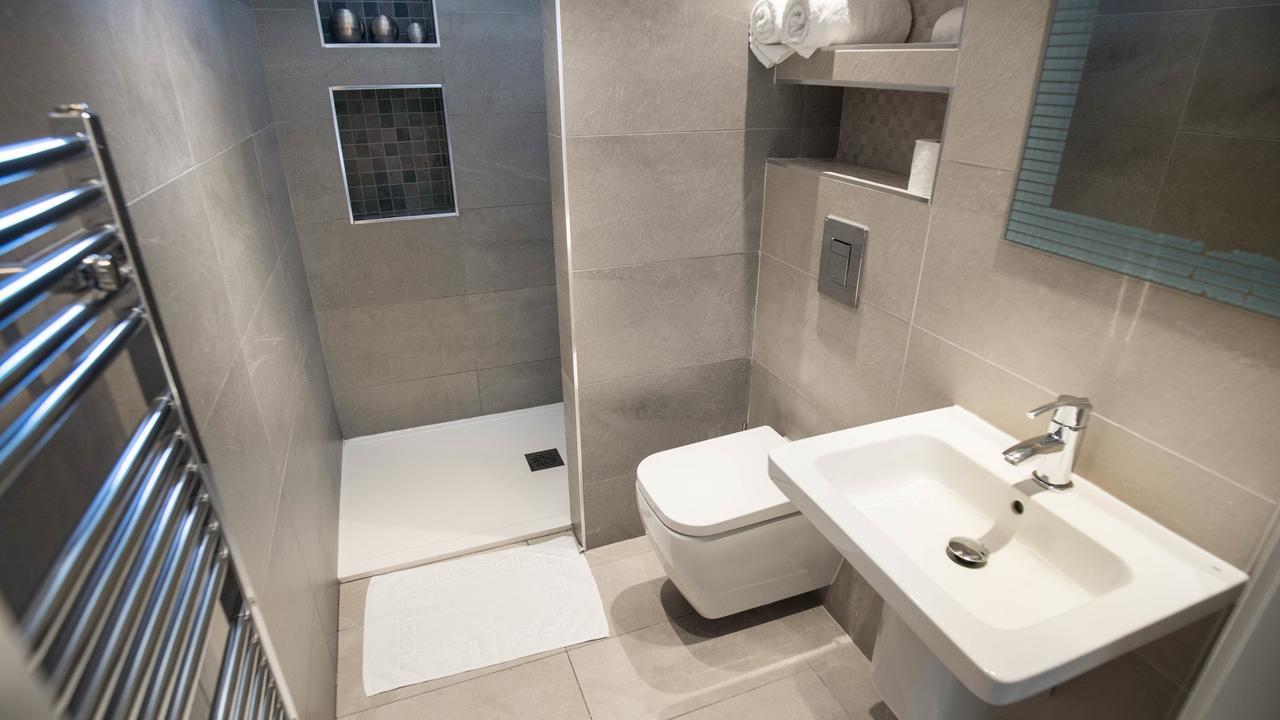 Stunning In Converted Chapel Apartment *