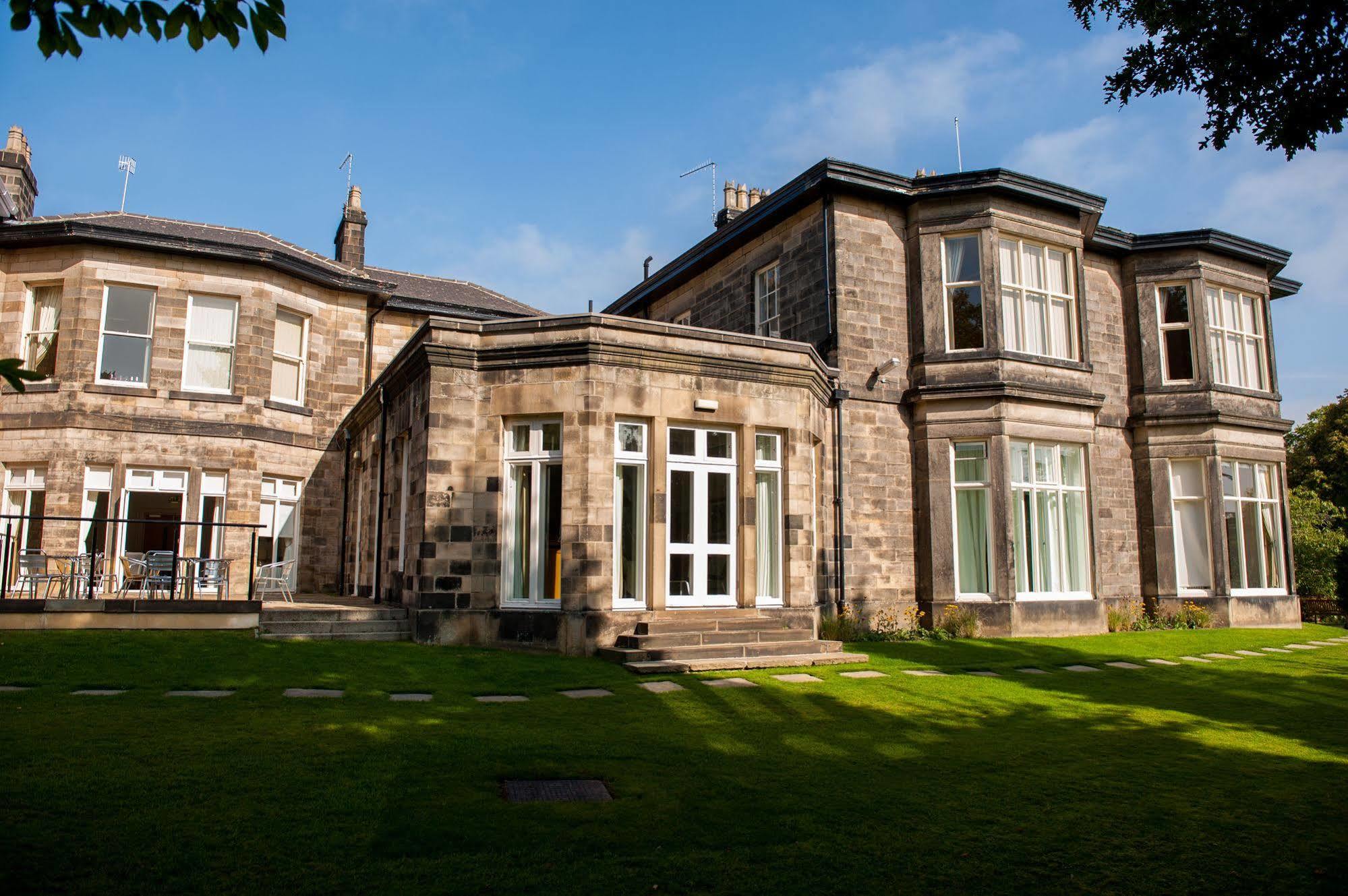 Hotel Halifax Hall