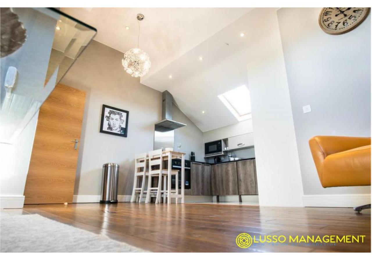 Stunning In Converted Chapel Apartment
