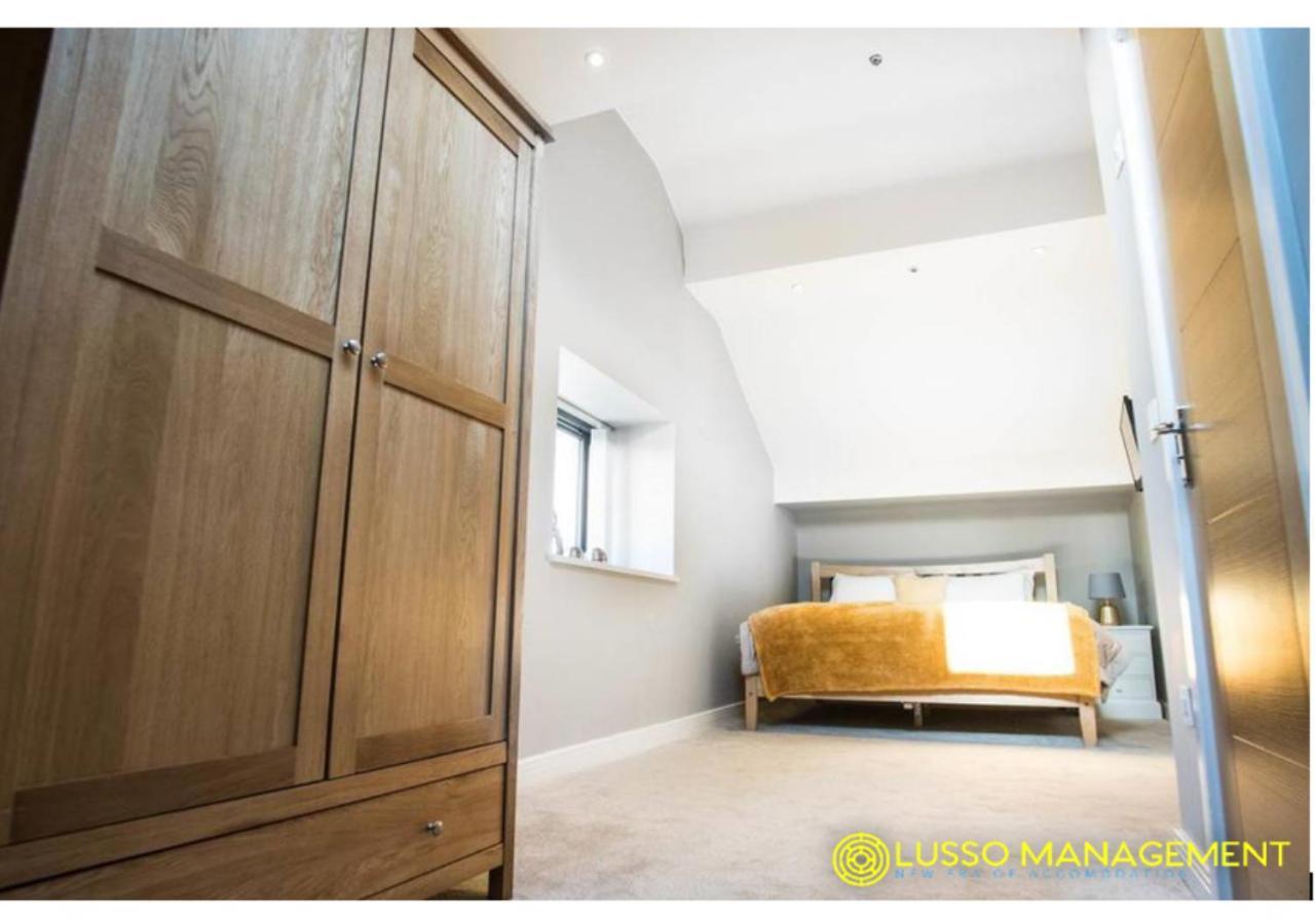 Stunning In Converted Chapel Apartment *