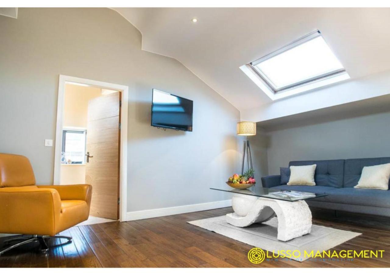 Stunning In Converted Chapel Apartment Sheffield
