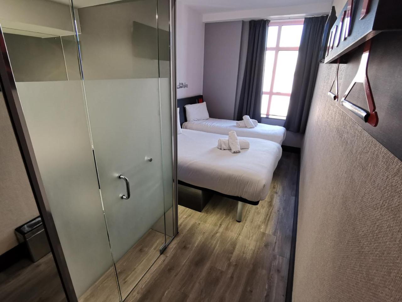 Easyhotel Hotel