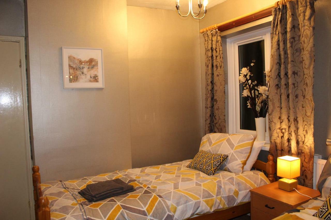 Dagnam House *