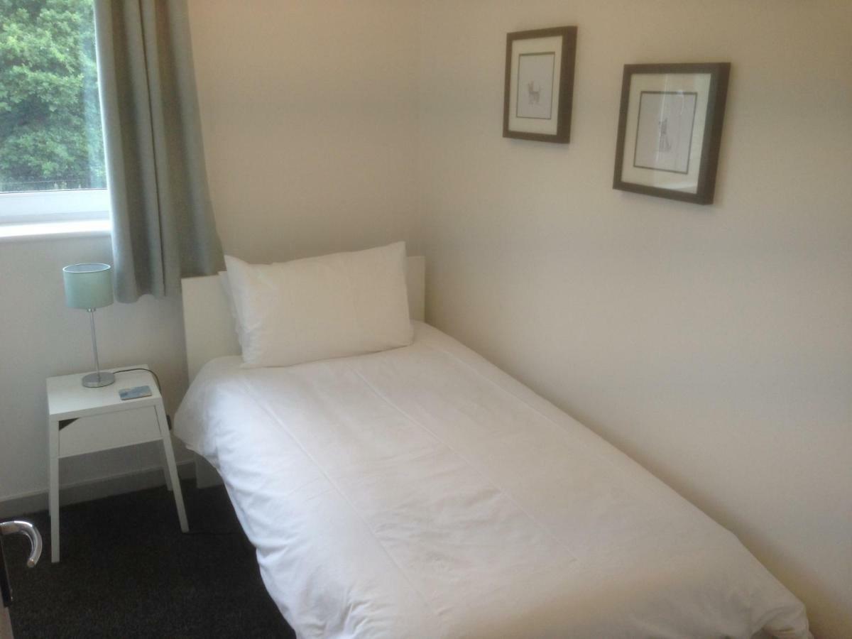 The Beeches 2 - Serviced Duplex *