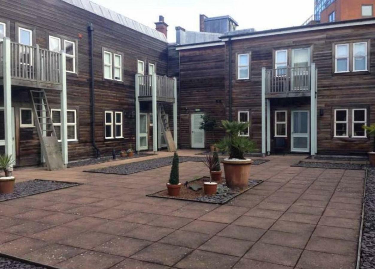 69d Victoria Street Apartment *