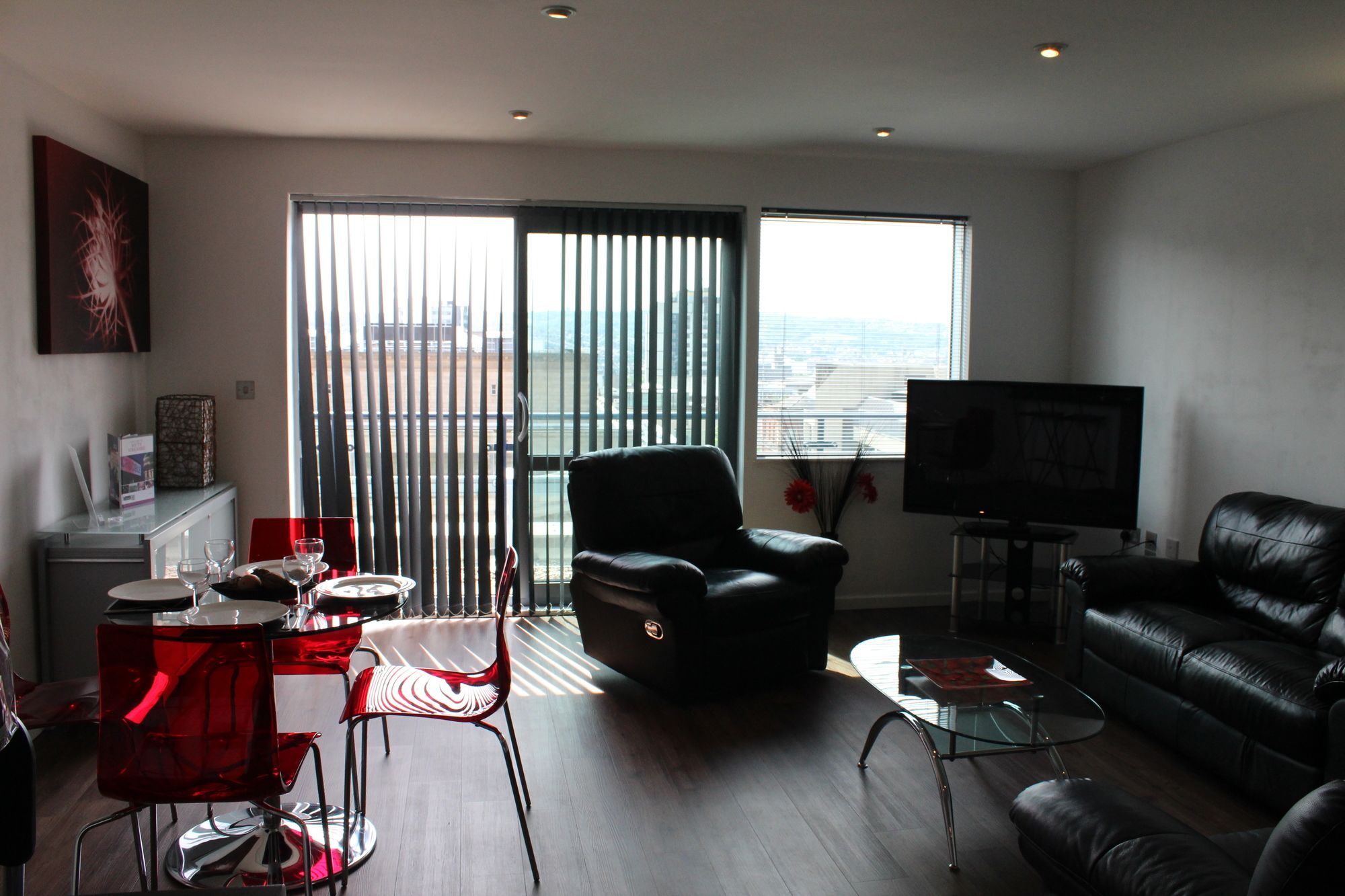 Crash Pad - West Street Apartment *