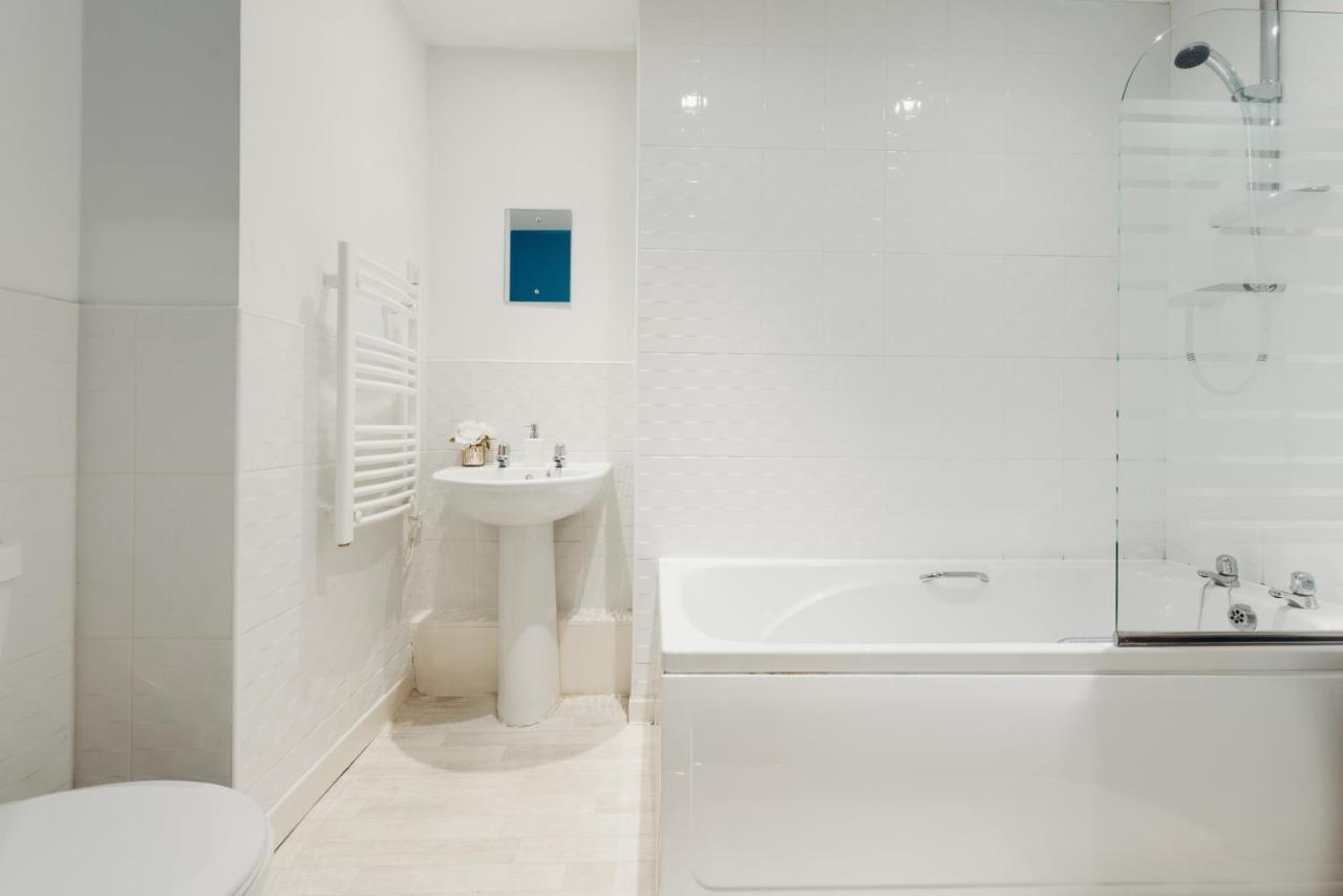 Modern Apartment *