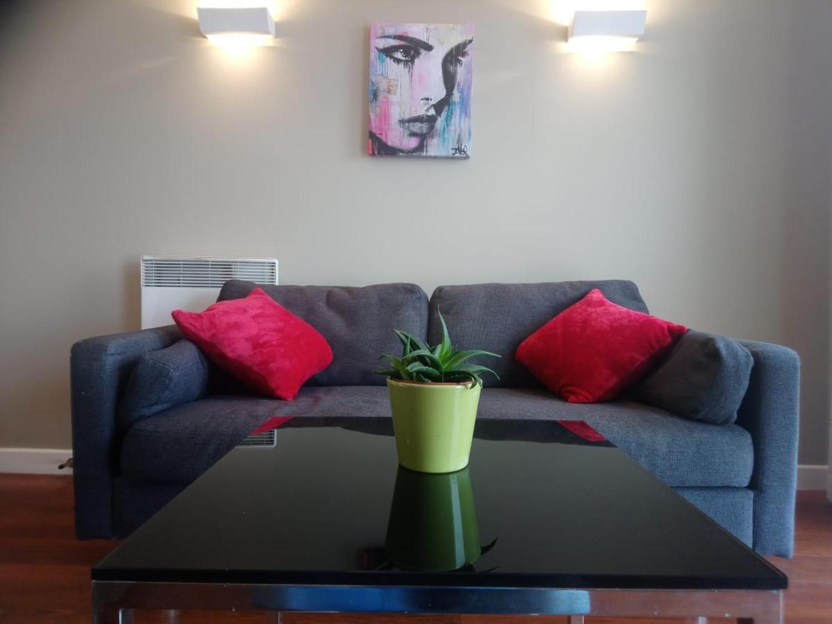 1 Bedroom Flat In Centre-sleeps 4 Apartment