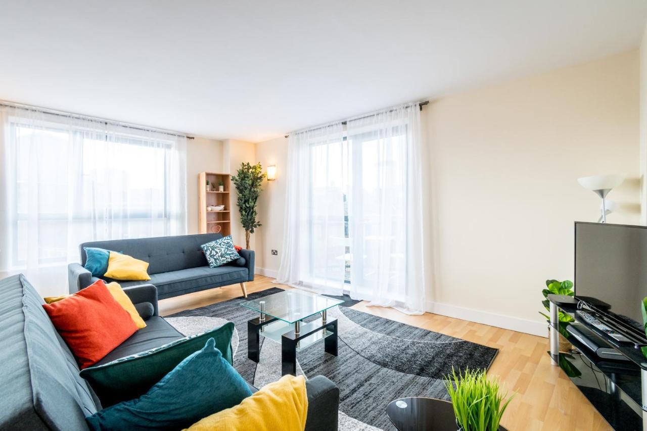 Spacious 2 Bed, 2 Bath, Free Parking & Wifi * Sheffield