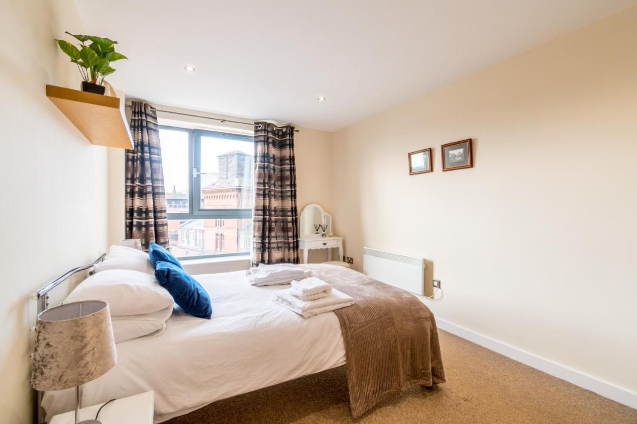 Spacious 2 Bed, 2 Bath, Free Parking & Wifi *