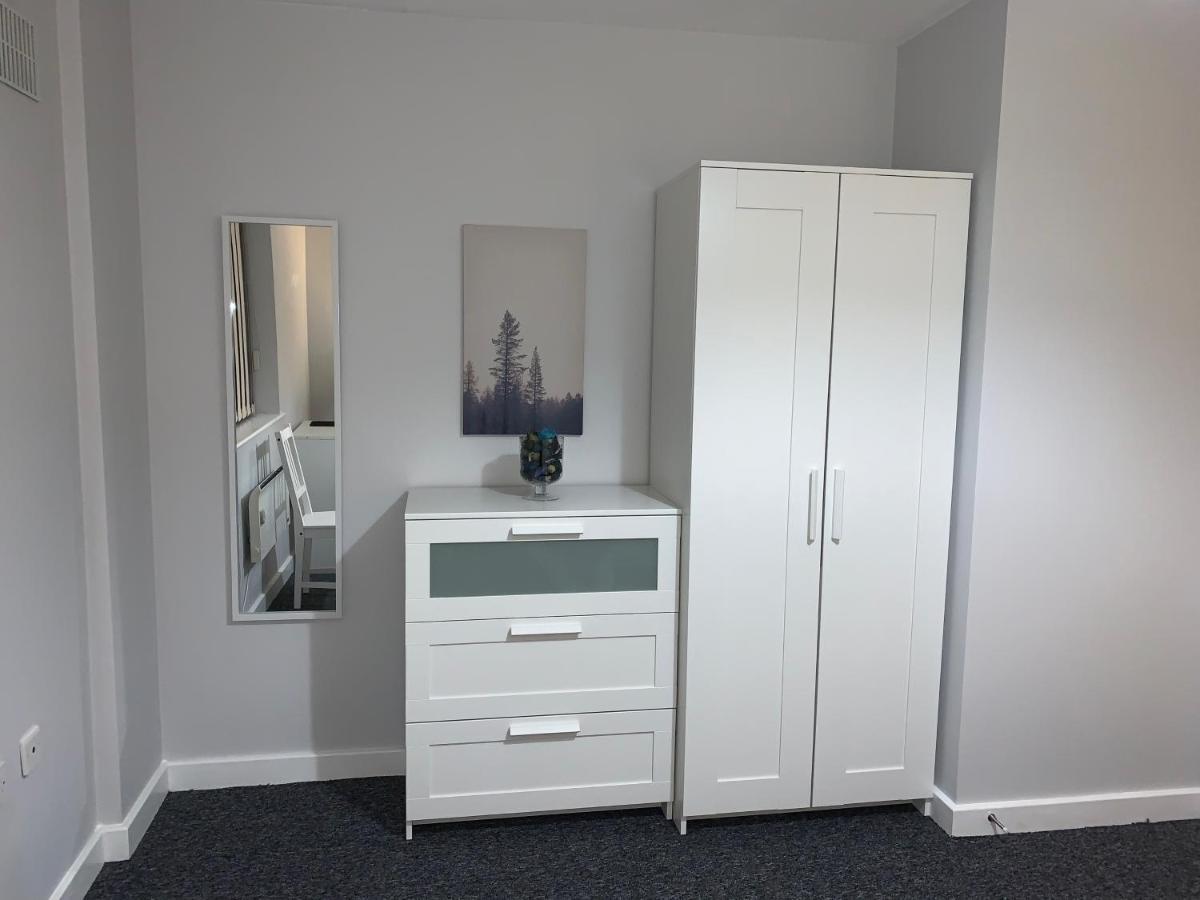 Lark - Sleeps 6, Secure Parking! Perfect For Centre Working Or Leisure In Trendy Kelham Island, Apartment Sheffield