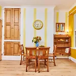 Family House - Sheffield And Peak District