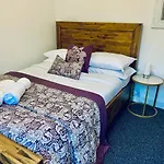 Comfortable 3 Bed Residential Home In Sheffield