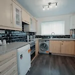 Cheerful Home Close To The City And Peak District