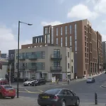 Charming En Suite Rooms In Sheffield For Students Only - Sk