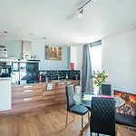 Exquisite 2-Bedroom Apartment - City Centre