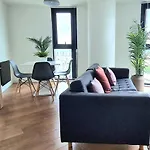 City Centre 2 Bedroomed Apartment - Great Views - Wifi