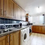 3 Bed Sheffield City Centre Apartment - Sleeps 8