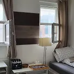 Spacious Bedroom Close To City Centre