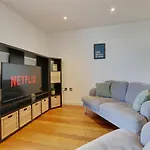 Heart Of The City - Fantastic, Spacious 2 Bed Apartment, Netflix, Stunning Views, Sheffield City Centre
