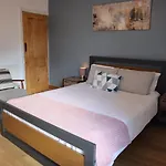 Lovely 3 Beds House 6 Guests King Beds